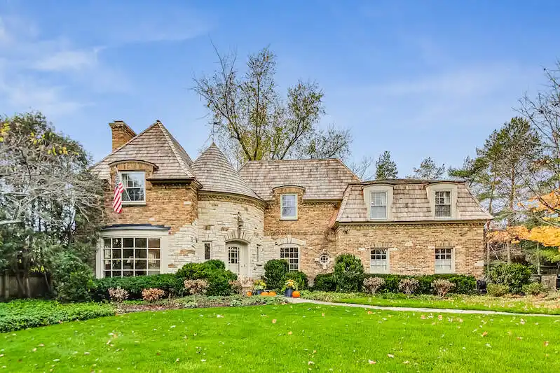 Elegant Home on 1.5 Acres in Glenayre Park