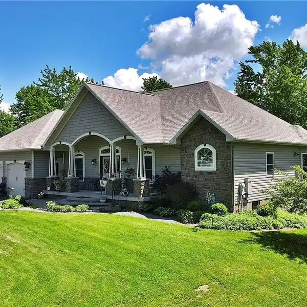 CRAFTSMAN-STYLE RANCH ON NEARLY 10 ACRES