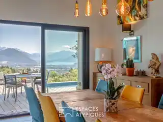 Wonderfully Architect-designed Home with Amazing Mountain Views
