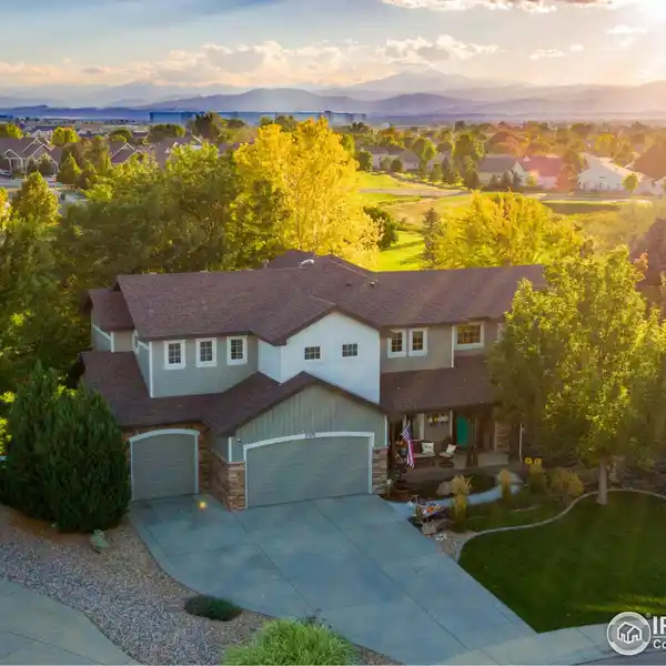 OASIS IN WINDSOR WITH INCREDIBLE VIEWS