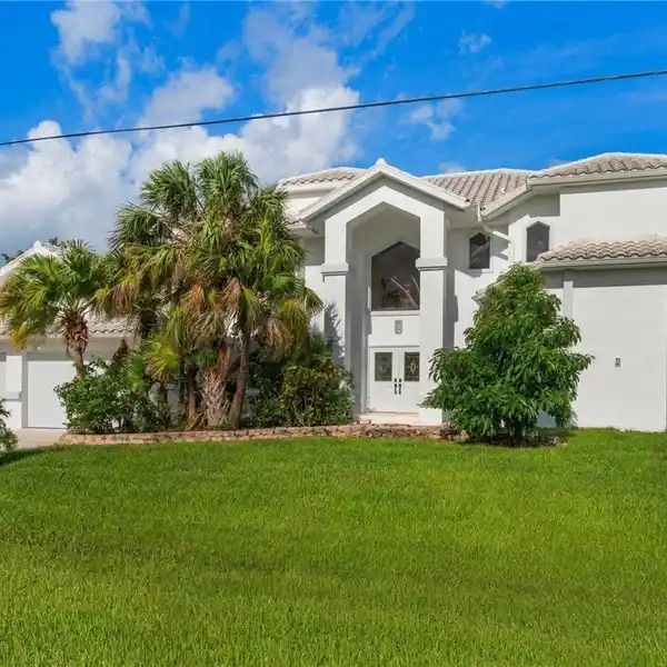 WONDERFULLY REMODELED POOL HOME WITH SAILBOAT ACCESS