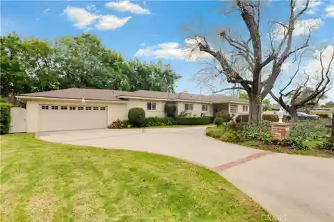 Spacious and Inviting Ranch-style Home