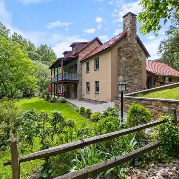 LUXURIOUS PRIMARY SUITE WITH SCENIC PASTORAL VIEWS