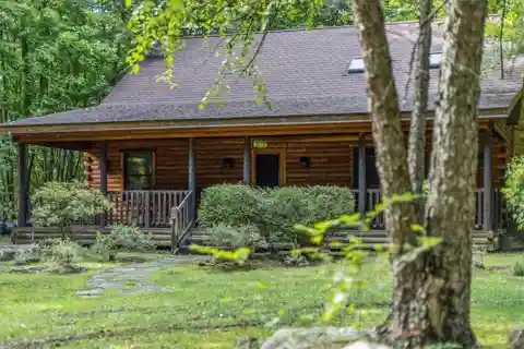 Log Home on 212 Peaceful Acres