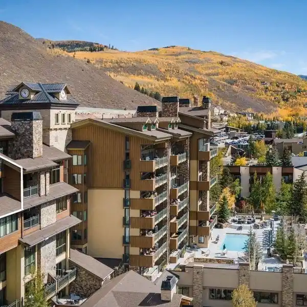 EXCEPTIONAL CONDOMINIUM BLENDING LUXURY AND CONVENIENCE