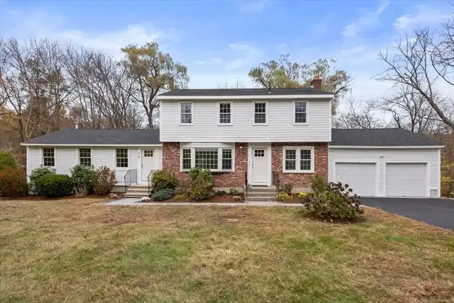 Beautiful Newly Updated Colonial on 1.4 Private Acres