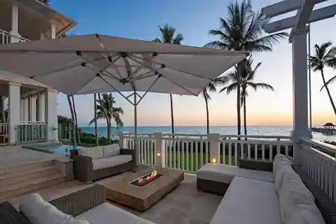 Sophisticated Stofft Cooney Designed Beachfront Residence