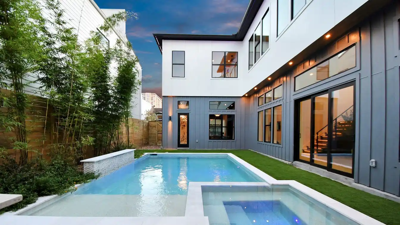 Seamless Blend of Modern Luxury and Comfort