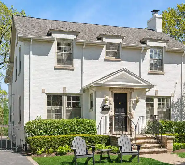 PICTURESQUE CENTER-ENTRY COLONIAL HOME