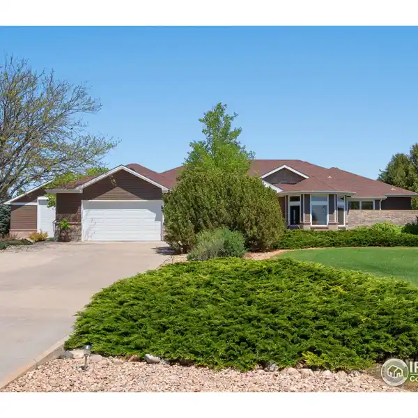 CHARMING PROPERTY IN NORTH SHORES AT WINDSOR