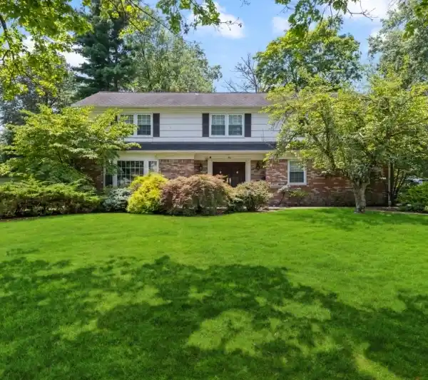 SPACIOUS COLONIAL IN PRIME LIVINGSTON LOCATION