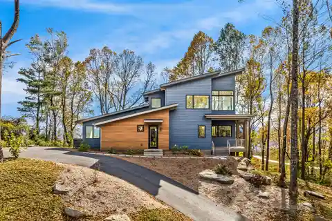 Stunning Modern Mountain Home with Panoramic Views