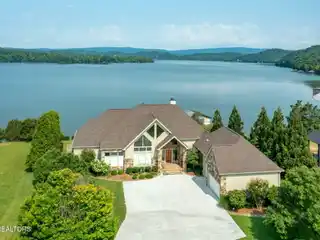 Exceptional Waterfront Home in Prestigious Grande Vista Bay