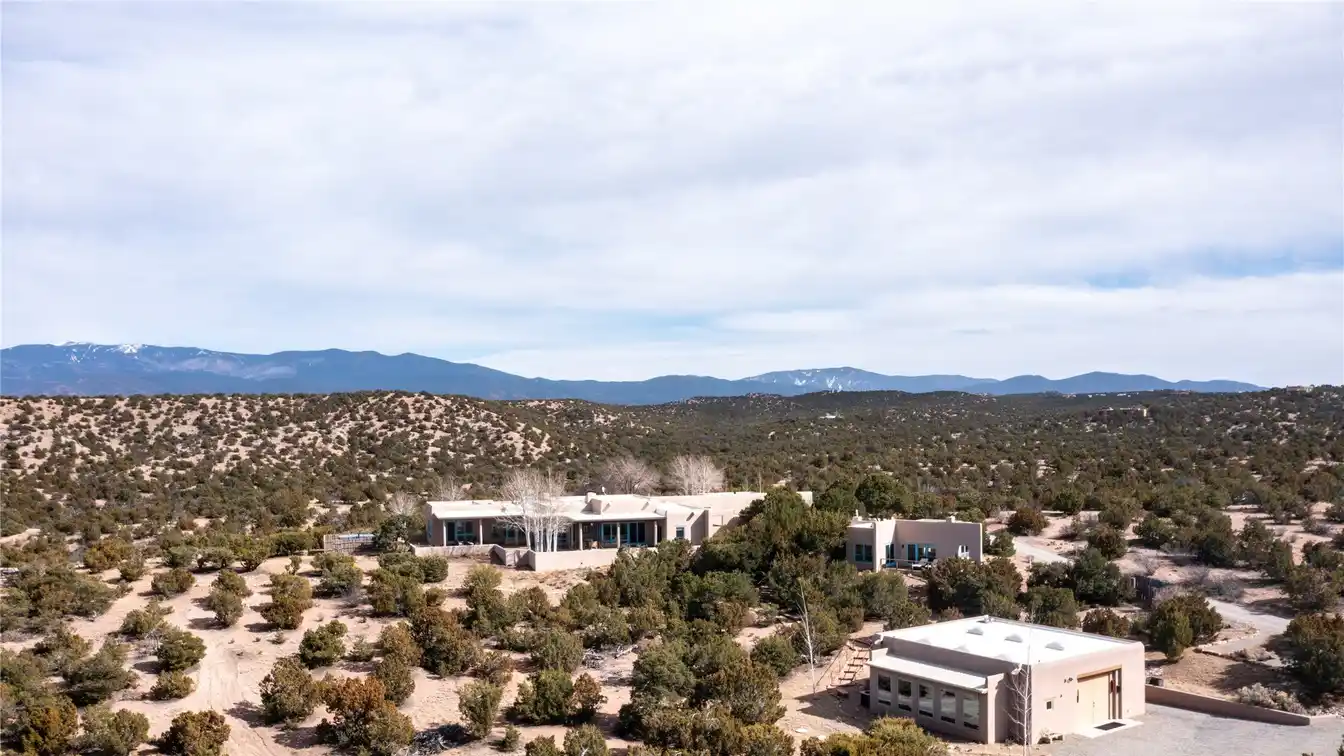 Striking Estate on 13.5 Acres