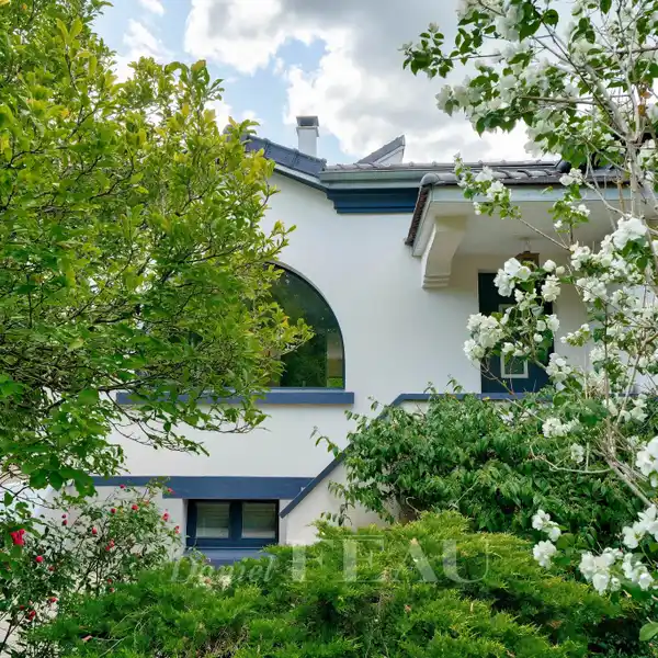 EXPANDED PROPERTY WITH A CONTEMPORARY REFRESH