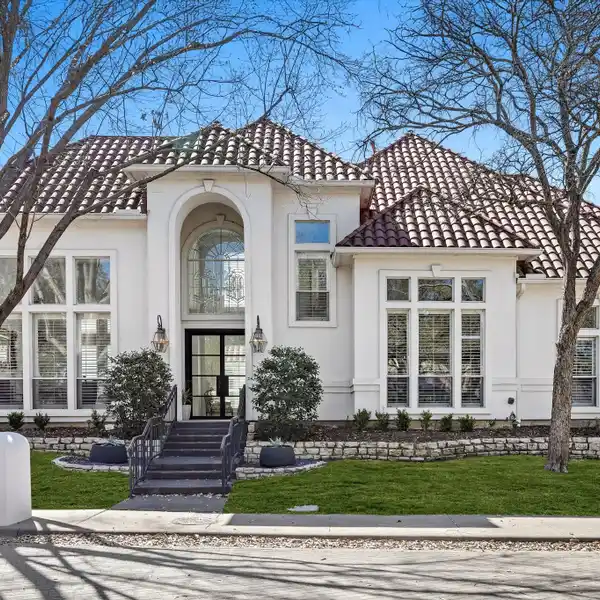 BEAUTIFUL HOME IN THE DOWNS OF HILLCREST