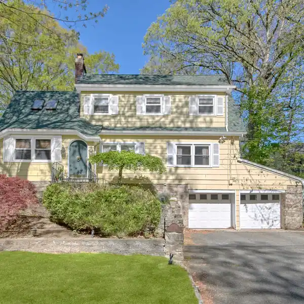 CLASSIC COLONIAL WITH ROOM TO CUSTOMIZE