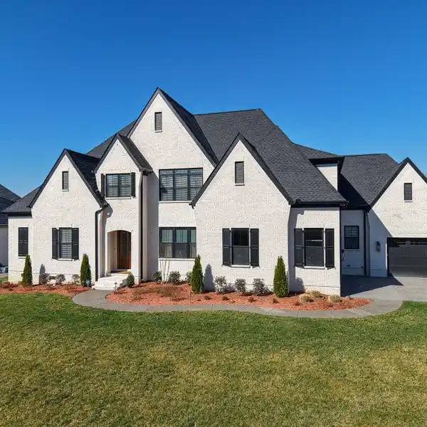 STUNNING BRENTWOOD BUILD WITH DESIGNER TOUCHES