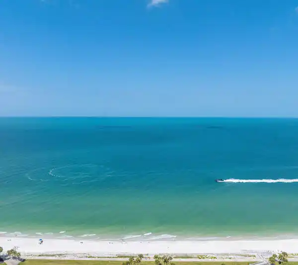 LUXURIOUS AND CHARMING BEACH CONDOMINIUM