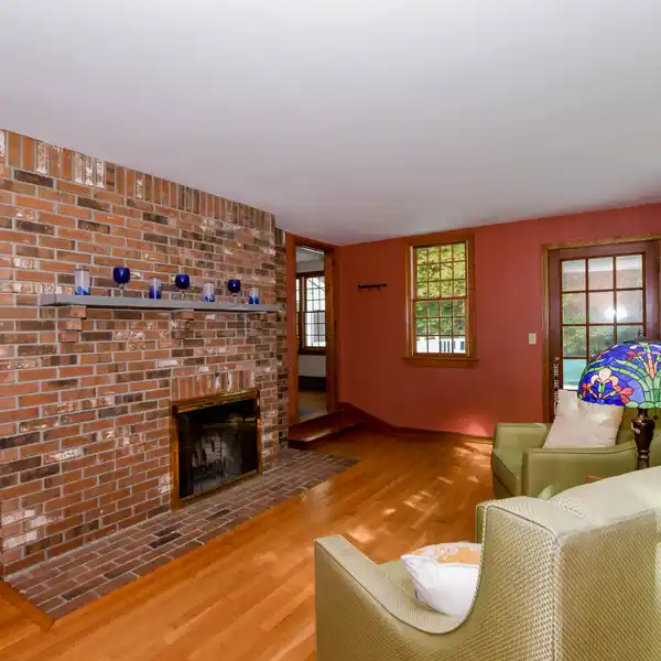 MARION GEM IN LOCATION YOU’LL LOVE...