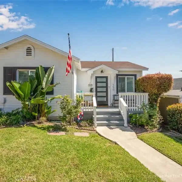 CHARMING BEACHSIDE BUNGALOW