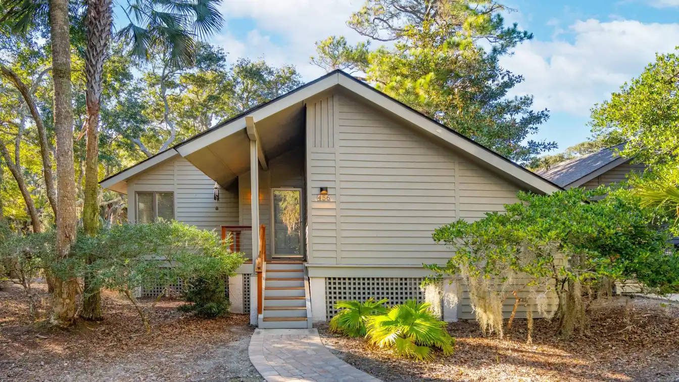Turnkey Renovated Cottage in the Highly Desirable Oceanwood Area
