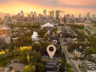 Modern-Traditional Elegance in Iconic River Community