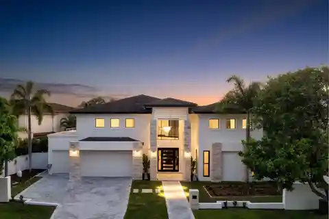 Waterfront Haven of Architectural Refinement