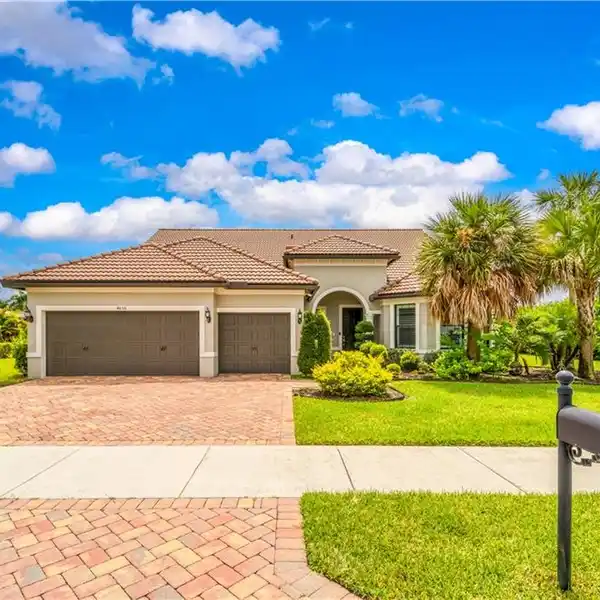 STUNNING FOUR BEDROOM POOL HOME