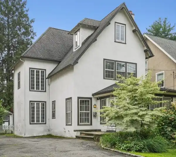 MODERN COLONIAL GEM IN GOLF ISLAND