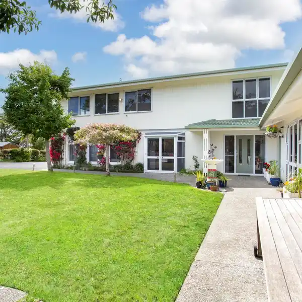 STYLISH AND ELEGANT 1970S-ERA HOME