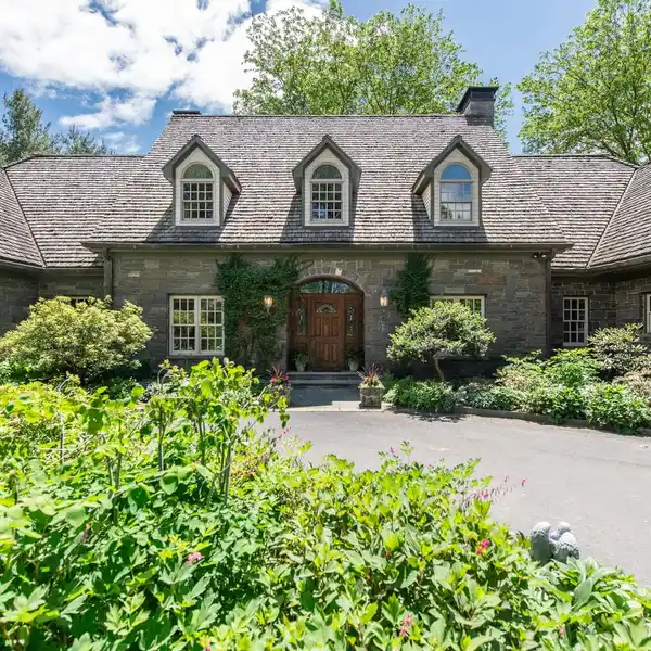 EXQUISITE STONE HOME WITH BESPOKE WINE CELLAR