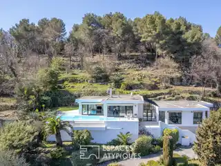 Architect-designed Villa with Breathtaking Sea Views