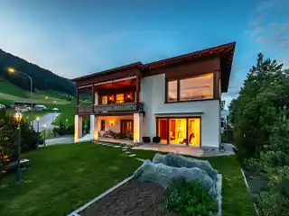 Holiday Home with Mountain Views in Davos Platz: Spacious and Modern