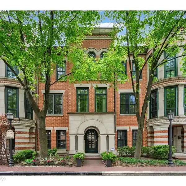 SOUGHT-AFTER TOWNHOME IN THE EMBASSY CLUB
