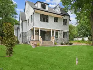 High-end Townhouse with Dreamy Open Layout