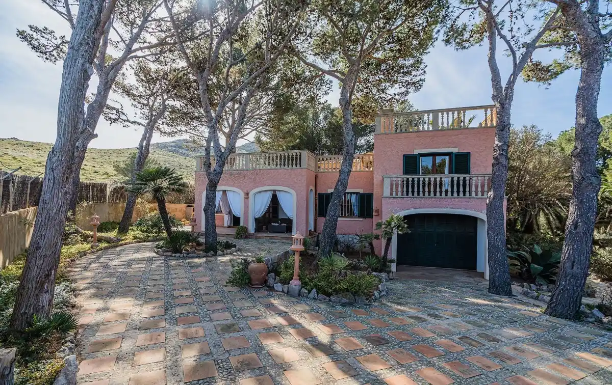 Villa in a Scenic Paradise in Cala Carbo