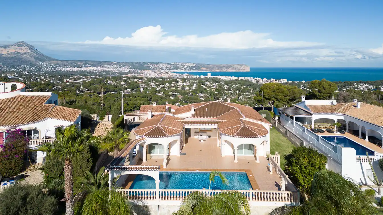 Stunning Villa in Exclusive Costa Nova Panorama