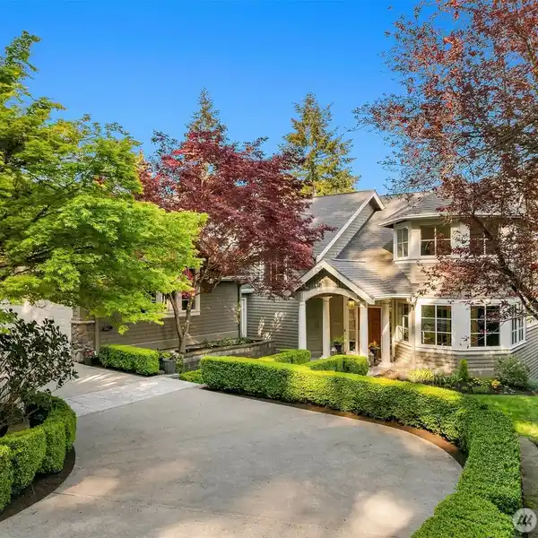 ARCHITECTURAL MASTERPIECE IN A LUSH SETTING
