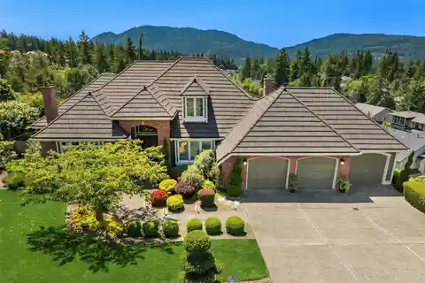 Gorgeous Updated Home on a Quiet Cul-De-Sac