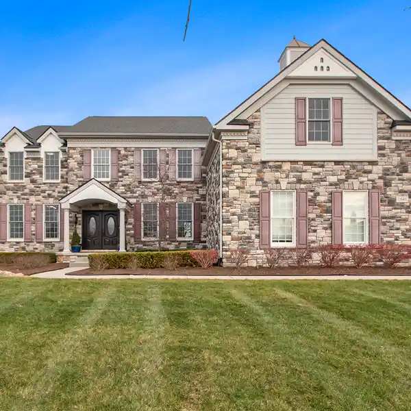 STUNNING HOME ON A PREMIUM LOT IN RIDING OAKS ESTATES