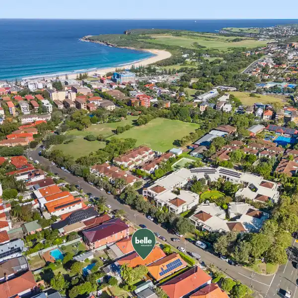 IMPECCABLY MAINTAINED HOME IN PRIME POSITION