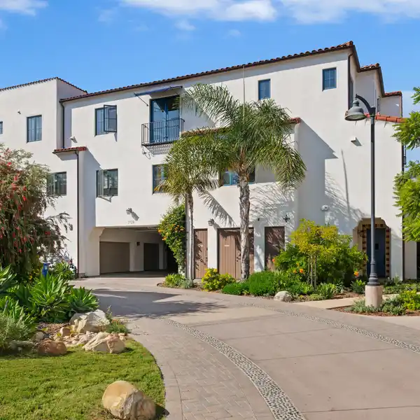 SPACIOUS HOME IN DESIRABLE ESTANCIA