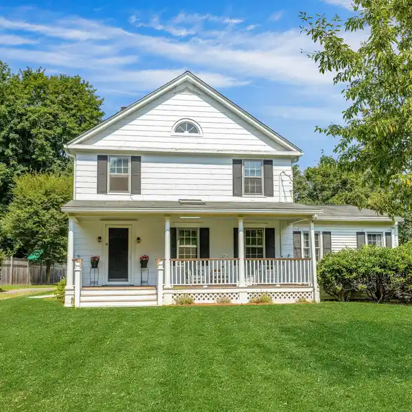AUTHENTIC 1926 FARMHOUSE IN PRIME LOCATION