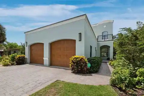 Spacious Newer Build with Designer Finishes