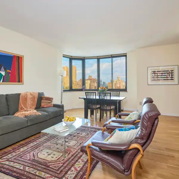 BEAUTIFULLY APPOINTED ONE BEDROOM HOME