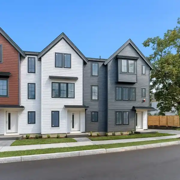 CONTEMPORARY TOWNHOME WITH HIGH-END FINISHES