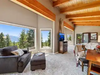 Mountain Retreat with Lake Views