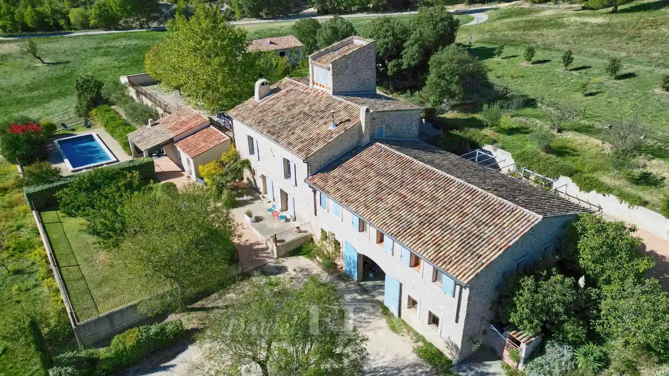Delightful Property Enjoying Beautiful Far-reaching Views over Lavender Fields 