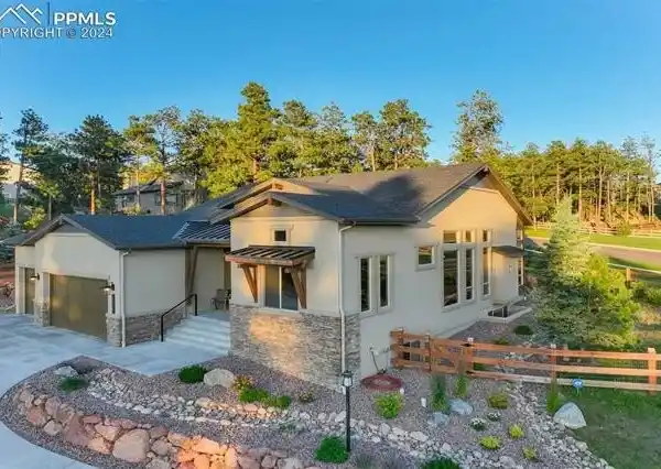 MODERN ELEGANCE IN SANCTUARY POINTE CUL-DE-SAC